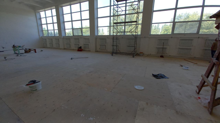Продолжается капитальный ремонт спортивного зала.